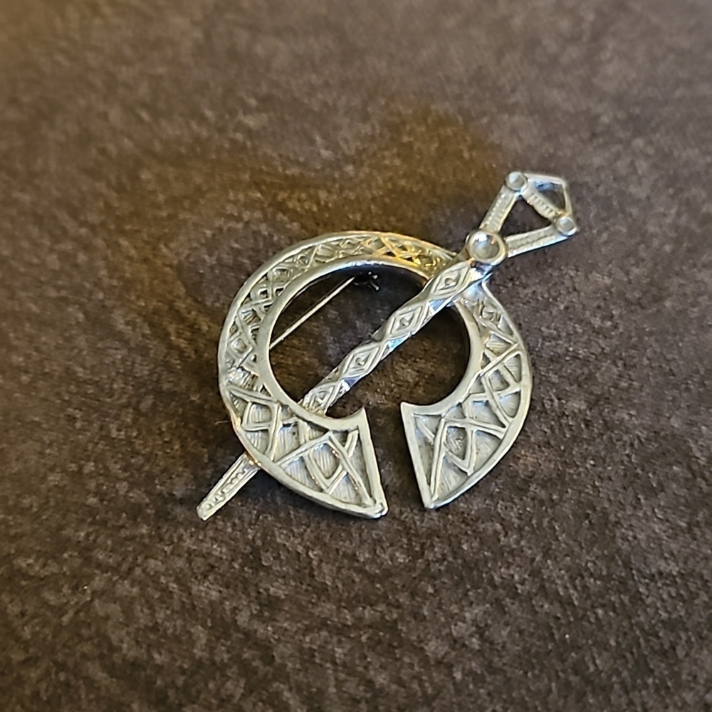 Vintage 1970s Silvertone Celtic Sword and Shield Unisex Brooch Pin - Picture 2 of 5